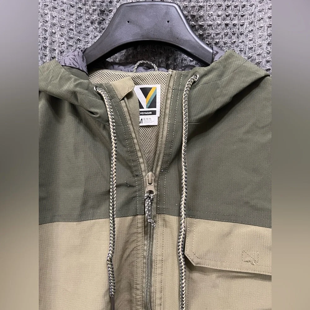 Voyager Men’s Lightweight Jacket Windbreaker Size Medium